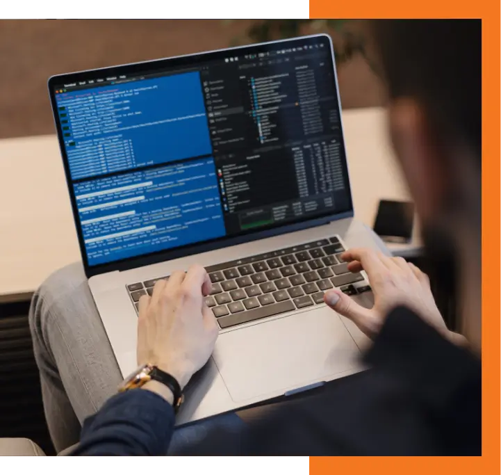 Sviluppatore che lavora presso Estatic Infotech