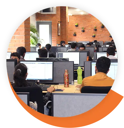 sviluppatori che lavorano nell'ufficio di Estatic Infotech